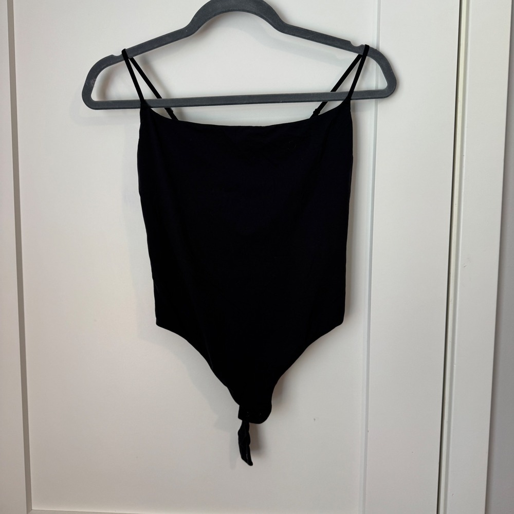 SKIMS Black Square Neck Cami Bodysuit Adjustable Straps Size L RN 158973